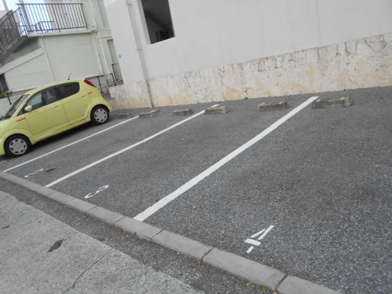 レオパレスカナ 駐車場