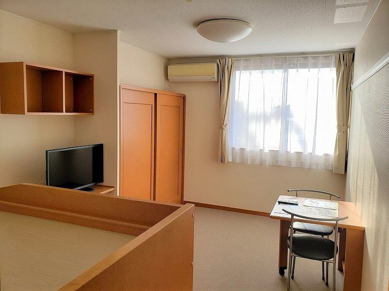 レオパレスＦＵＫＵＷＡ 居間