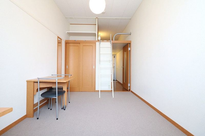 レオパレスＫＯＨＡＮ 居間