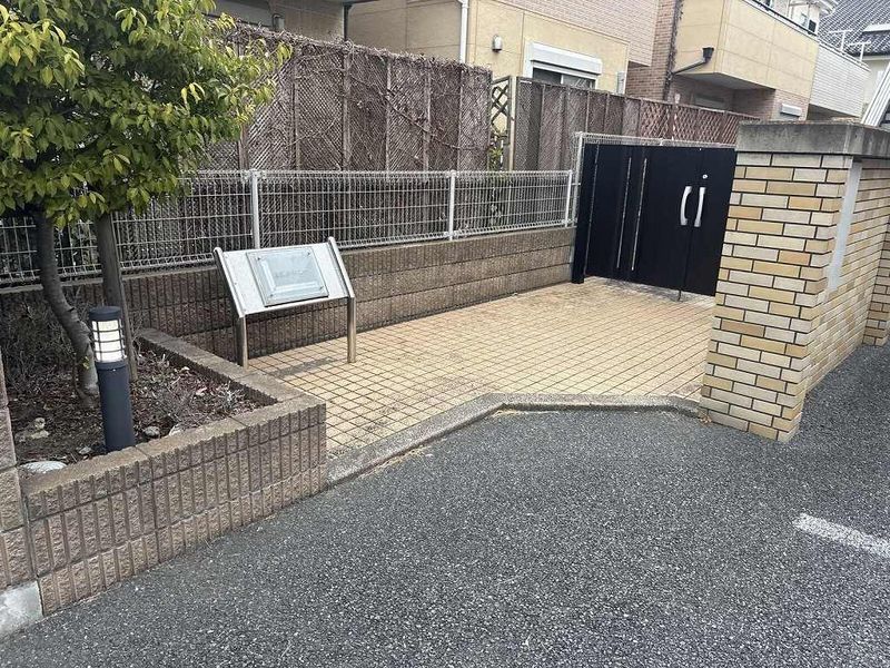 レオパレス末広タウニー エントランス