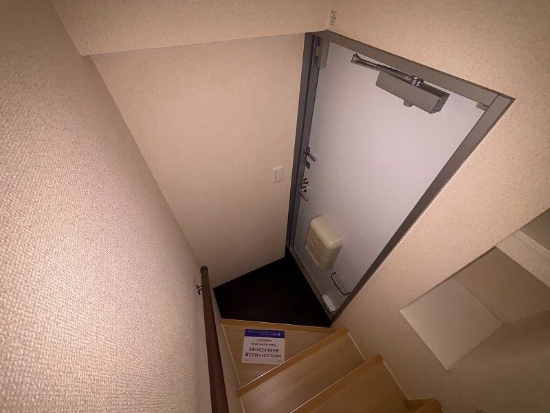 レオネクストルーチェ 玄関