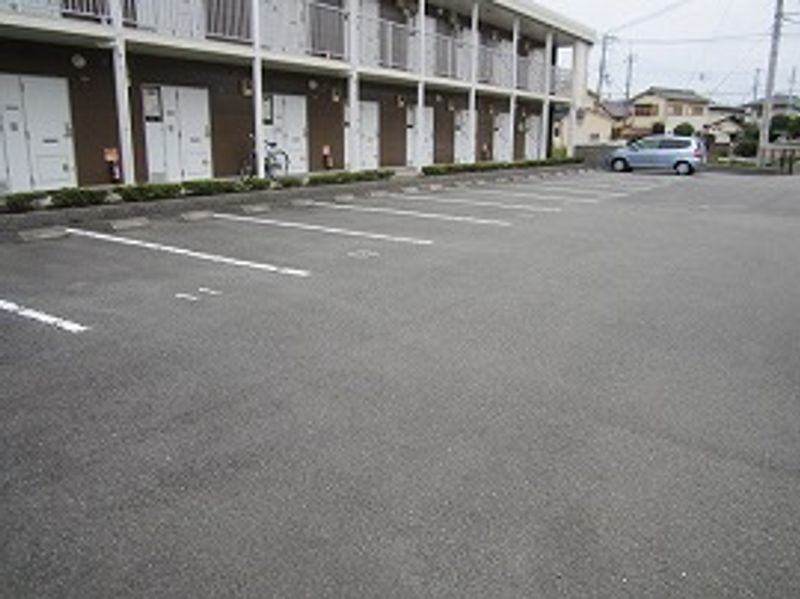 レオパレスＩＳＡＢＥ 駐車場