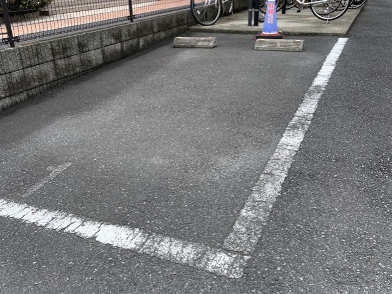 レオパレスドゥ　リジェール 駐車場