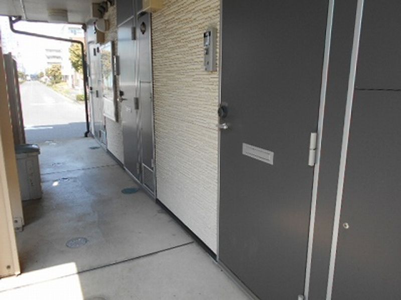 レオパレスメイプル小山 玄関