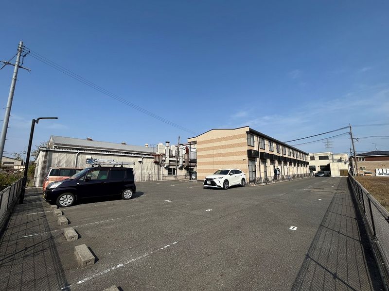 レオパレスなごみ 駐車場