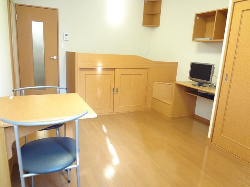 レオパレスグリーンリーフ 居間