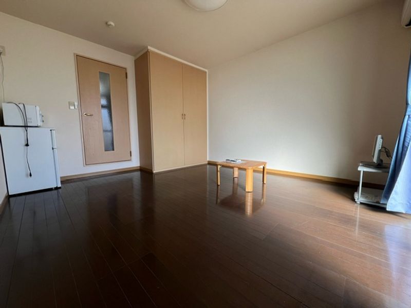 レオパレス向田 居間