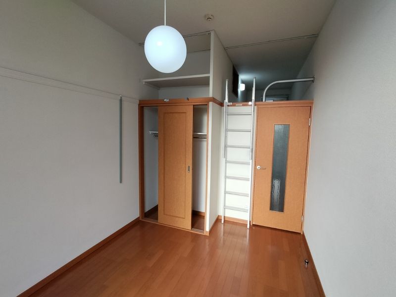 レオパレスコンフォート宇留毛 寝室