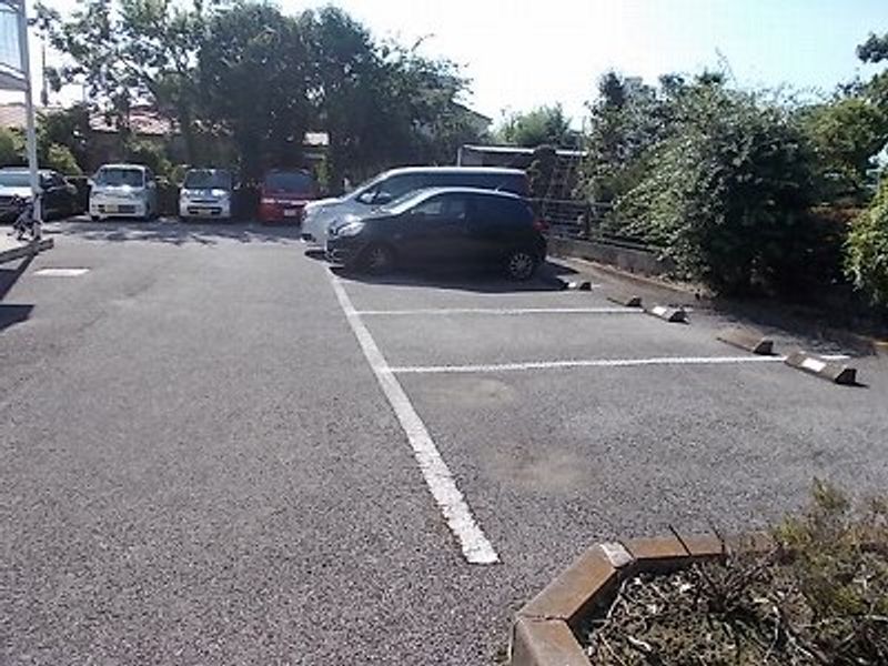 レオパレスシーグラース 駐車場