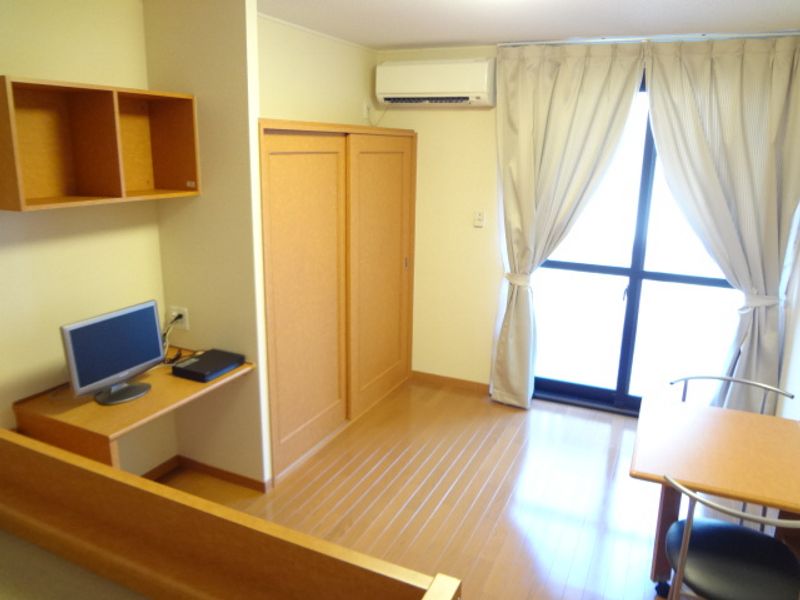 レオパレスレオ２１ 居間