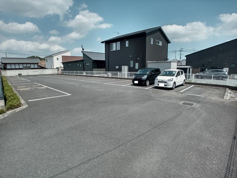 レオパレスＫ 駐車場