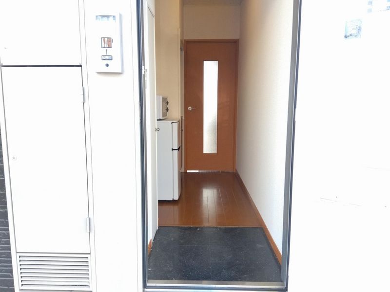 レオパレスハーモニー 玄関