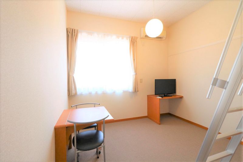 レオパレス大崎 居間