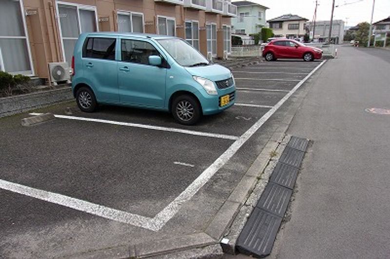 レオパレスレオパーク 駐車場