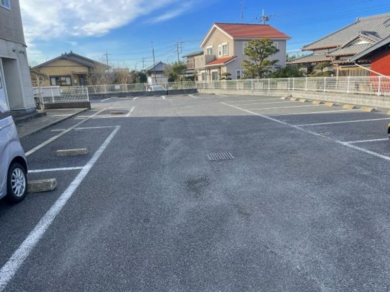 レオパレスソレーユ 駐車場