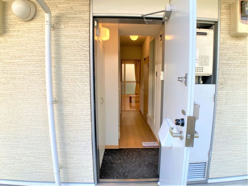 レオパレス武 玄関