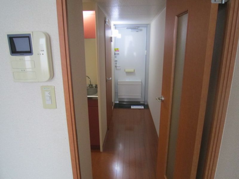 レオパレスサンクラ 玄関
