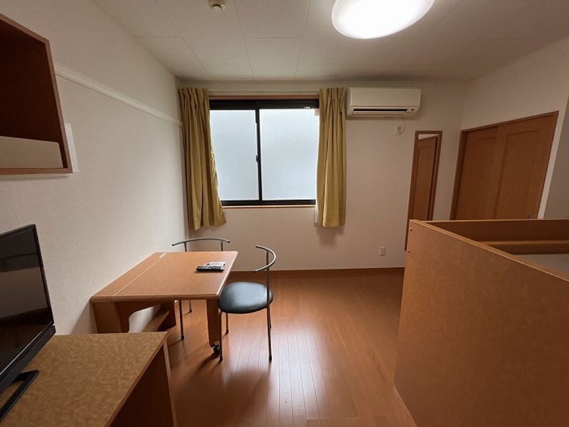 レオパレスパワーハウス 居間