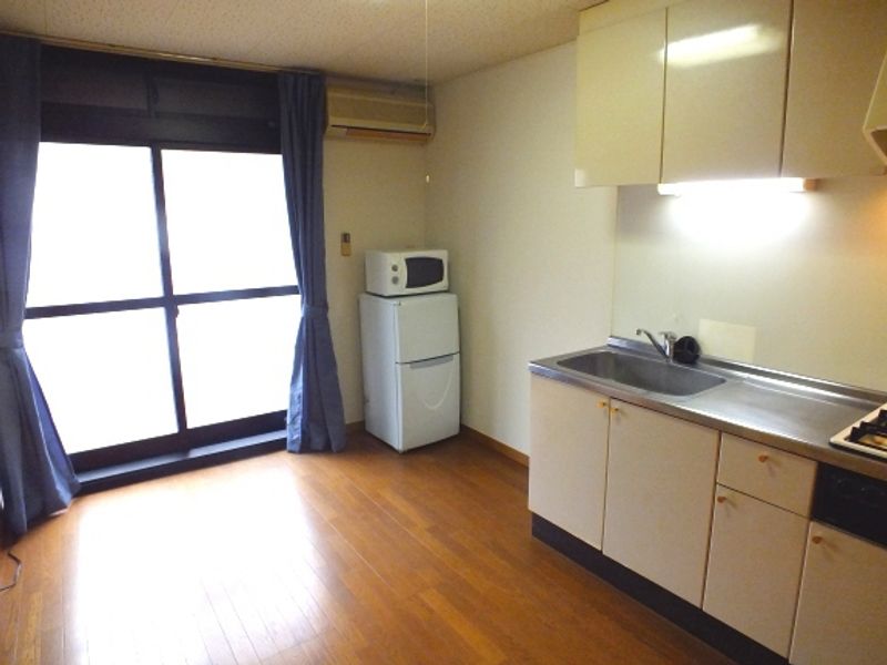 レオパレスクレストＣ 居間