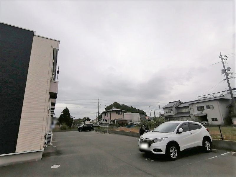 レオネクストアステラス加茂 駐車場