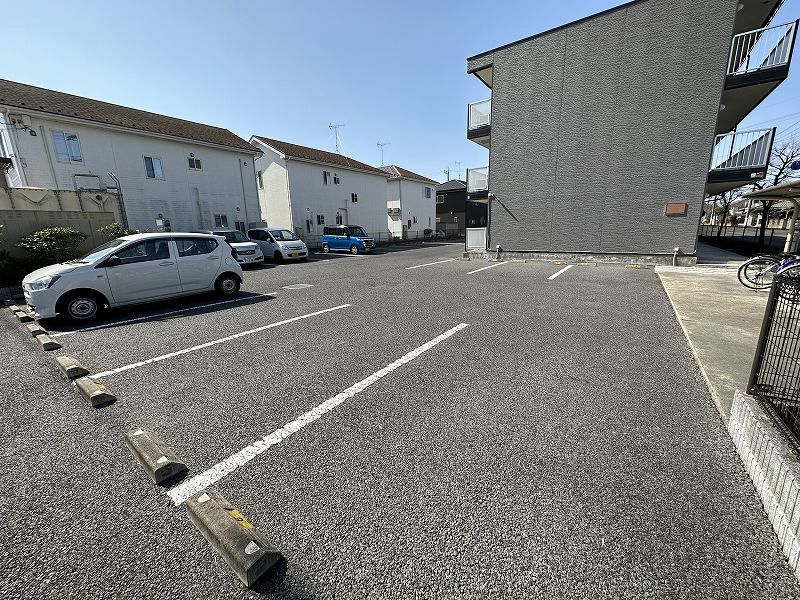レオパレスシエル　エトワール 駐車場