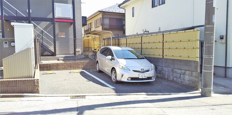 レオパレスプリマベーラ 駐車場