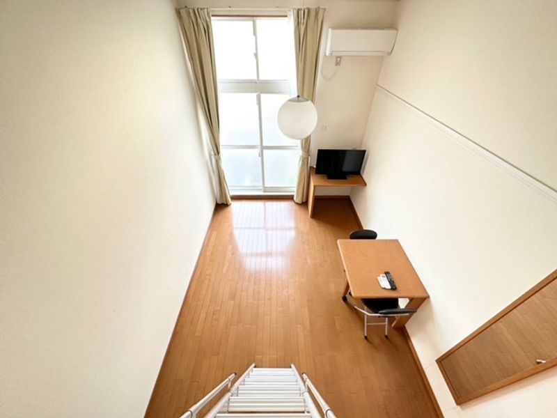 レオパレスバイオレット 居間