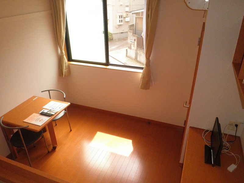 レオパレス泉 居間