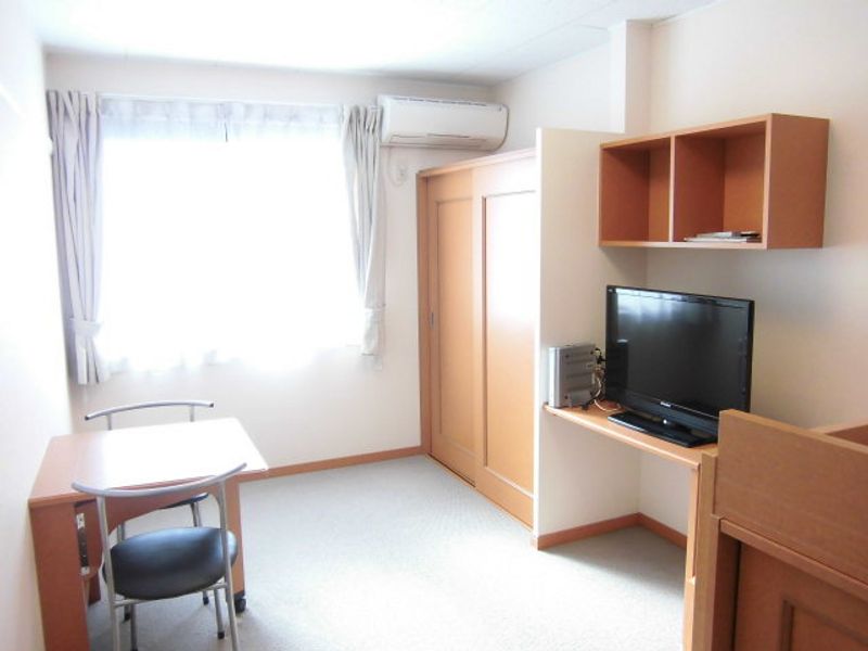 レオパレスヴェッセル 居間