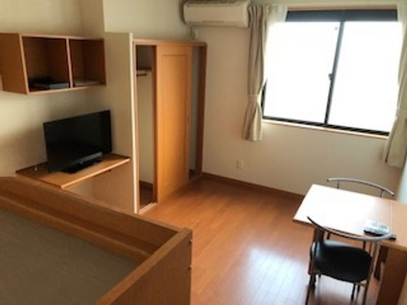 レオパレスフローラ新町 居間