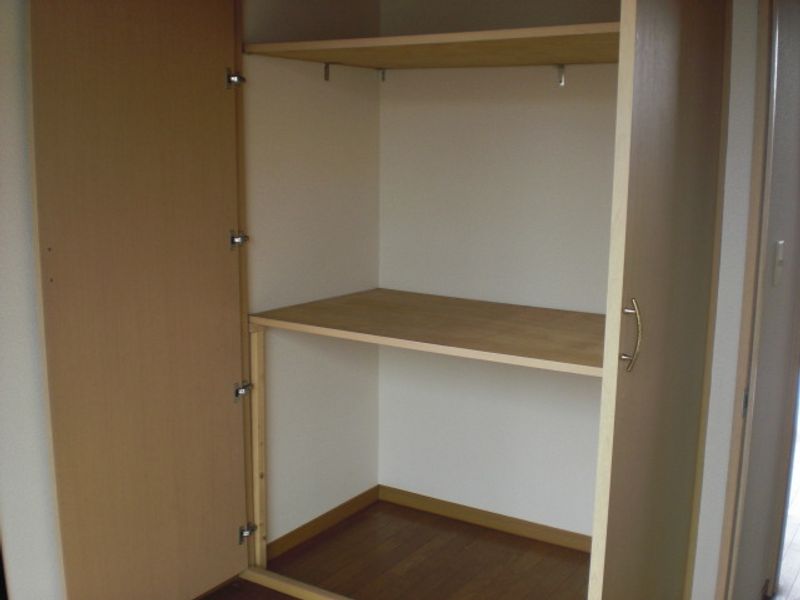 レオパレスクラレット 収納