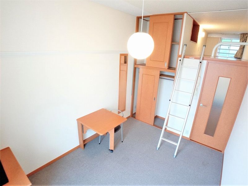 レオパレスベニーレ 居間
