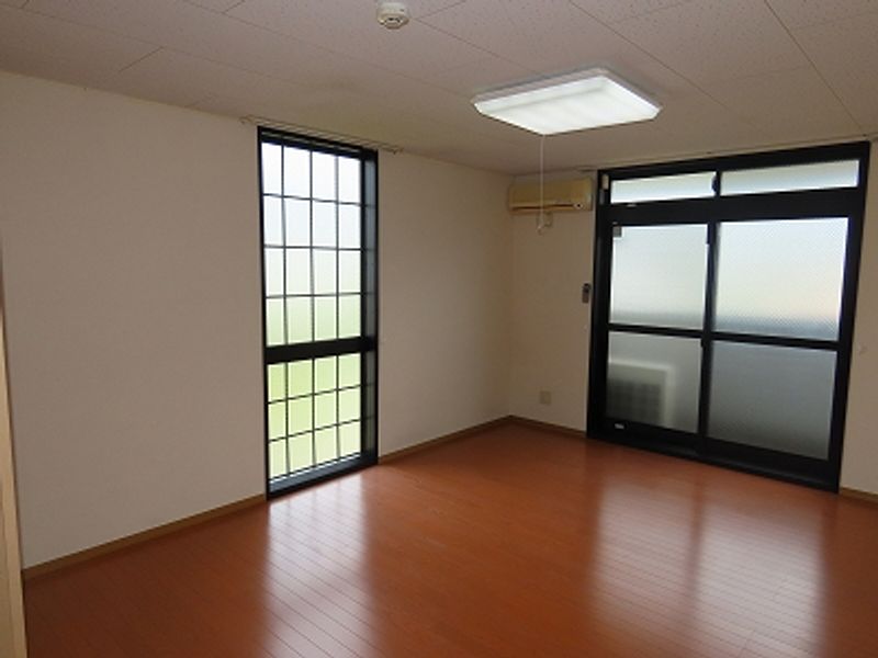 レオパレスクレール 居間