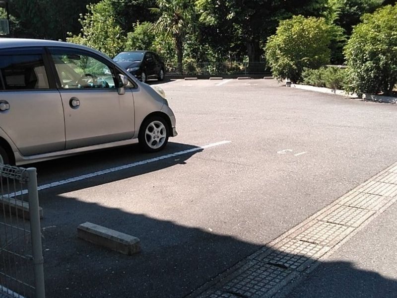 レオパレス神楽 駐車場