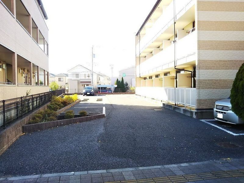 レオパレスエクセルスペース 駐車場