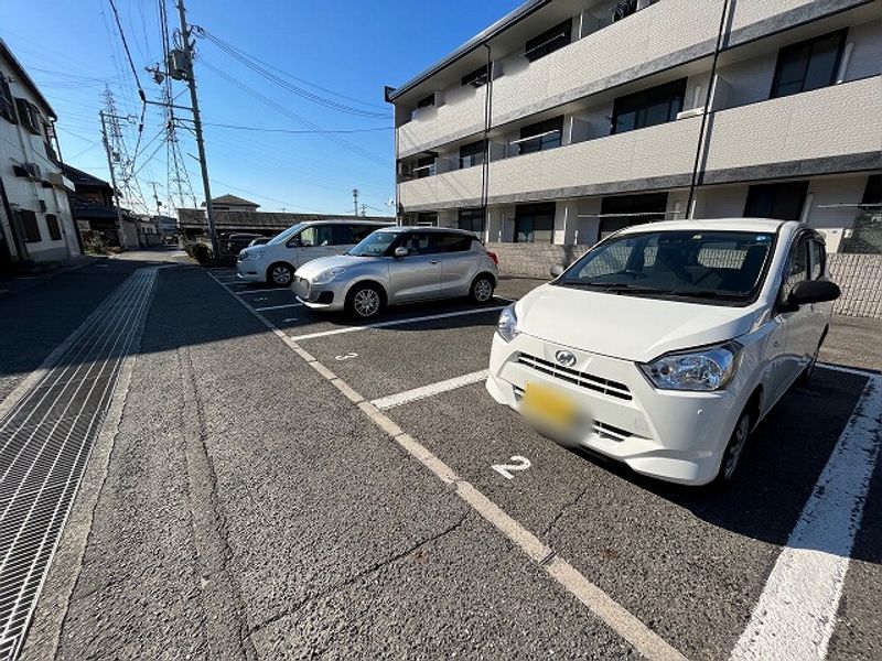 レオパレスヤマト 駐車場