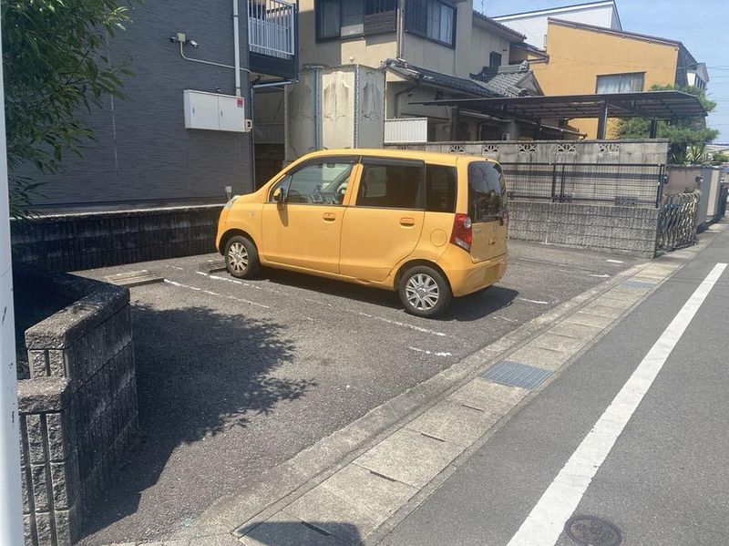 レオパレスＫＡＧＯＨＡＲＡ 駐車場