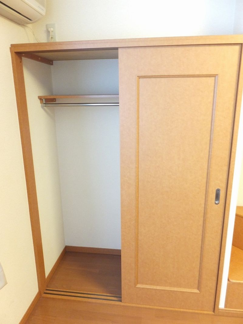 レオパレス勝山 収納