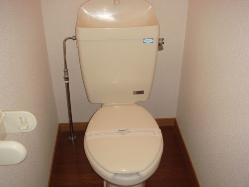 レオパレス新居浜Ｂ トイレ