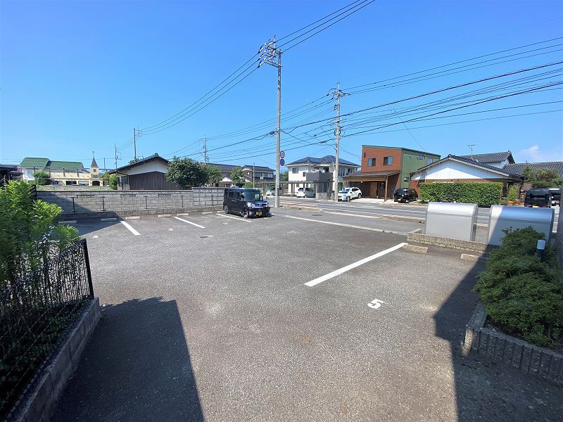 レオパレスチェリオ 駐車場