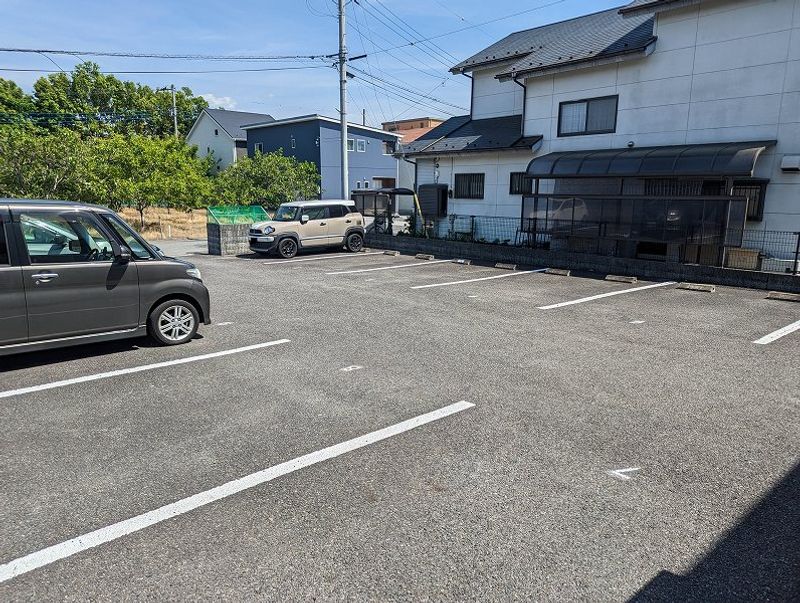 レオパレスＬＯＧＩＮⅡ 駐車場