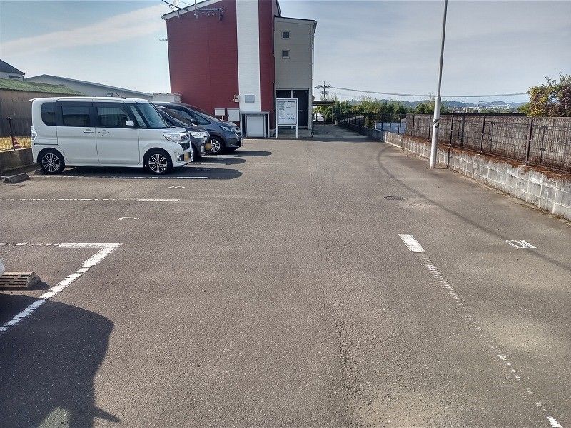レオネクストパシフィックメゾン 駐車場