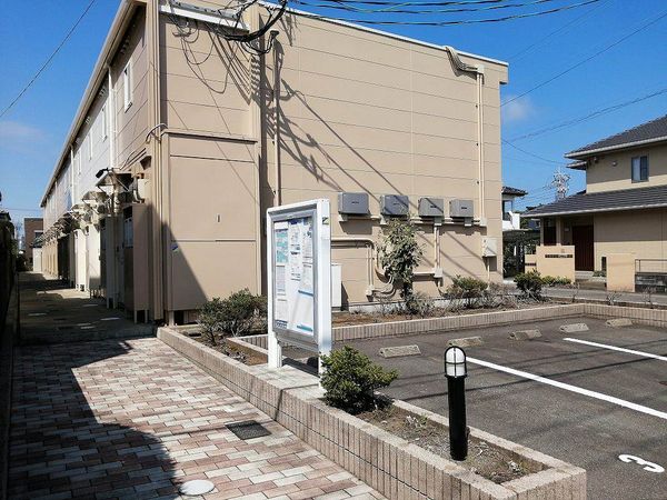 レオパレスティール 外観