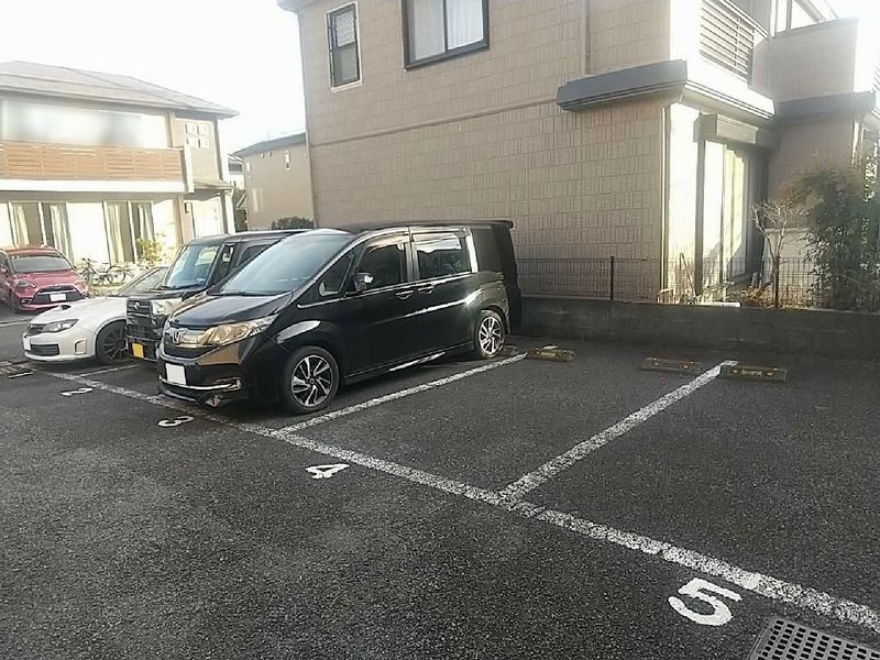 レオパレスサンガーデン高幡 駐車場