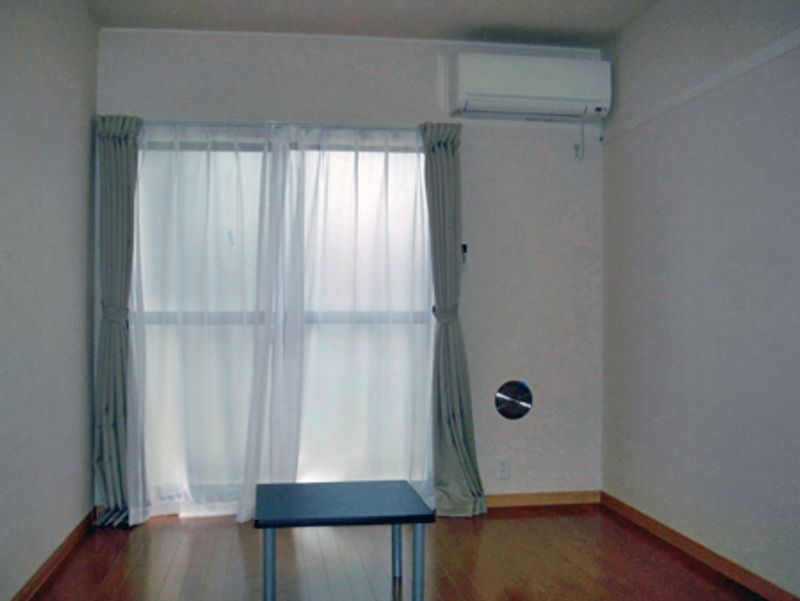 レオパレスオリーブハウスⅤ 居間