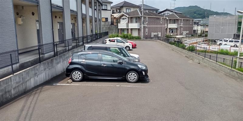 レオパレスシャルマン上道Ⅲ 駐車場