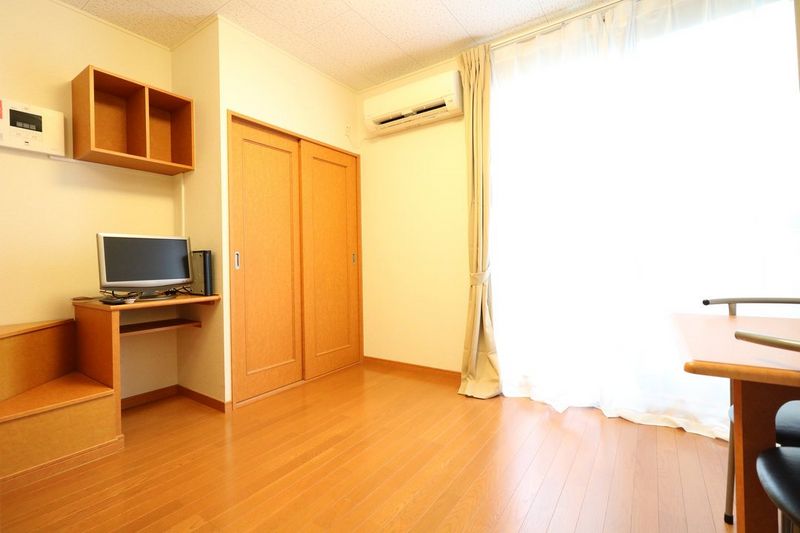 レオパレス花屋町 居間