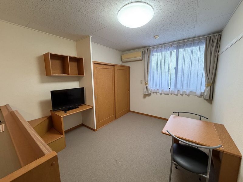 レオパレスクロスロード栄町 居間