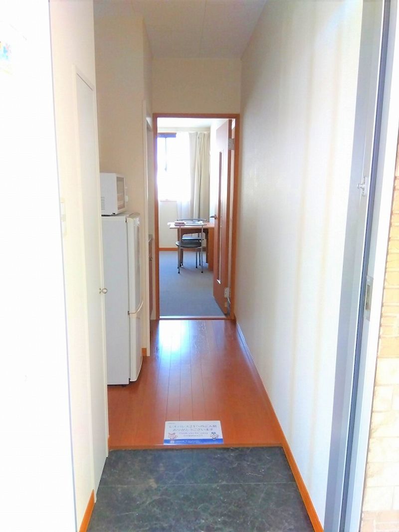 レオパレスポトリバＩ 玄関