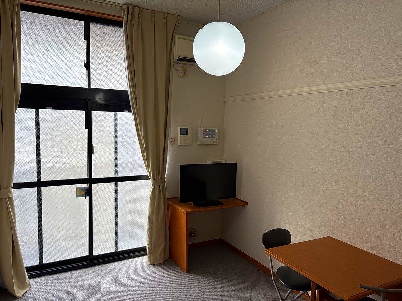 レオパレスＱＵＡＴＲＥ 居間